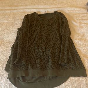 Z supply weekender green leopard size M.